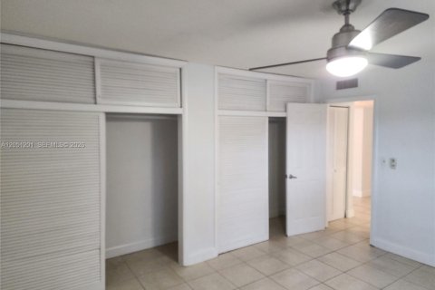 Купить кондоминиум в Майами, Флорида 1 спальня, 65.03м2, № 2173459 - фото 9