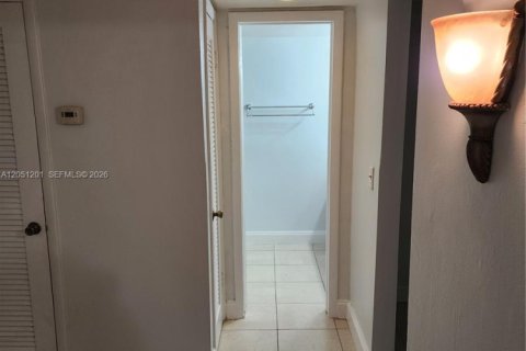 Купить кондоминиум в Майами, Флорида 1 спальня, 65.03м2, № 2173459 - фото 4