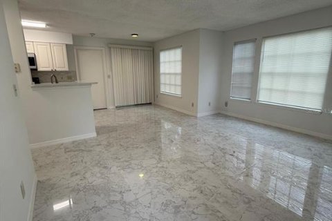 Condo in Orlando, Florida, 2 bedrooms  № 2217265 - photo 14