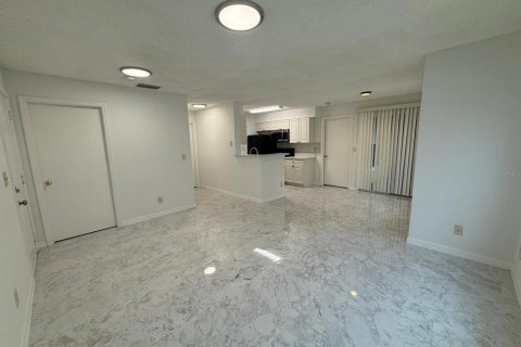 Condo in Orlando, Florida, 2 bedrooms  № 2217265 - photo 2