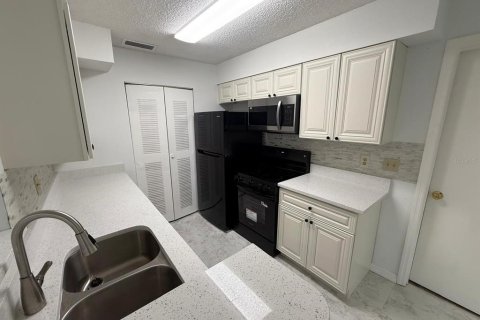 Condo in Orlando, Florida, 2 bedrooms  № 2217265 - photo 9