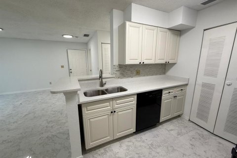 Condo in Orlando, Florida, 2 bedrooms  № 2217265 - photo 10