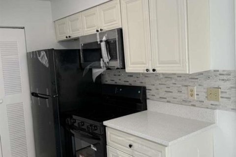 Condo in Orlando, Florida, 2 bedrooms  № 2217265 - photo 16