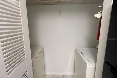 Condo in Orlando, Florida, 2 bedrooms  № 2217265 - photo 11