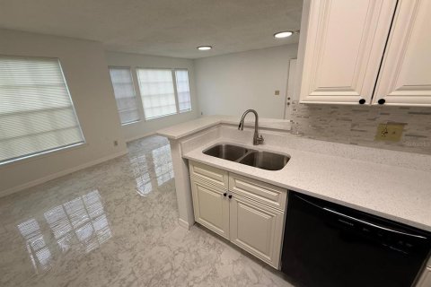 Condo in Orlando, Florida, 2 bedrooms  № 2217265 - photo 5