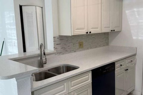 Condo in Orlando, Florida, 2 bedrooms  № 2217265 - photo 15