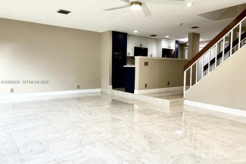 Copropriété à vendre à Plantation, Floride: 4 chambres, 193.24 m2 № 2401384 - photo 2