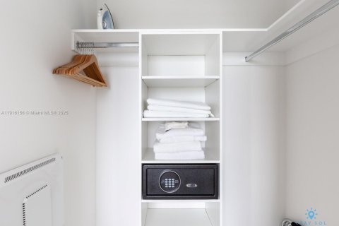 Condominio en venta en Hollywood, Florida, 1 dormitorio, 65.22 m2 № 1971039 - foto 22