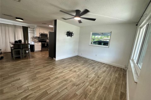 Casa en alquiler en Deltona, Florida, 3 dormitorios, 102.56 m2 № 1917405 - foto 5