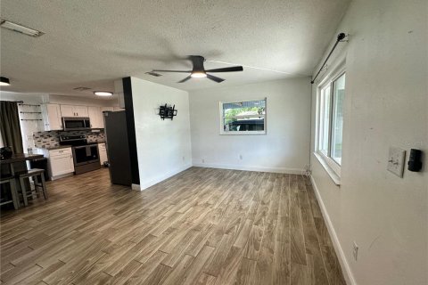 Casa en alquiler en Deltona, Florida, 3 dormitorios, 102.56 m2 № 1917405 - foto 6