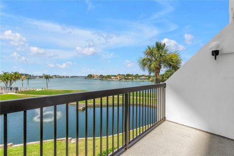 Condominio en venta en Saint Pete Beach, Florida, 2 dormitorios, 117.99 m2 № 2203490 - foto 16