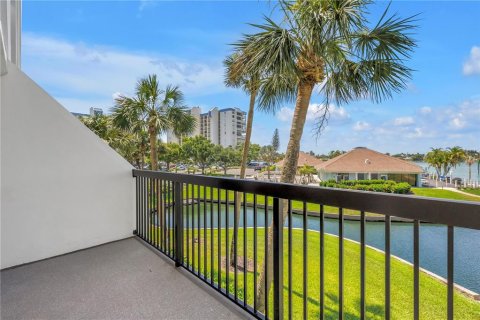 Condominio en venta en Saint Pete Beach, Florida, 2 dormitorios, 117.99 m2 № 2203490 - foto 19