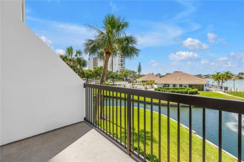 Condominio en venta en Saint Pete Beach, Florida, 2 dormitorios, 117.99 m2 № 2203490 - foto 18