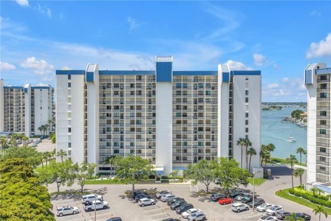 Condominio en Saint Pete Beach, Florida, 2 dormitorios № 2203490