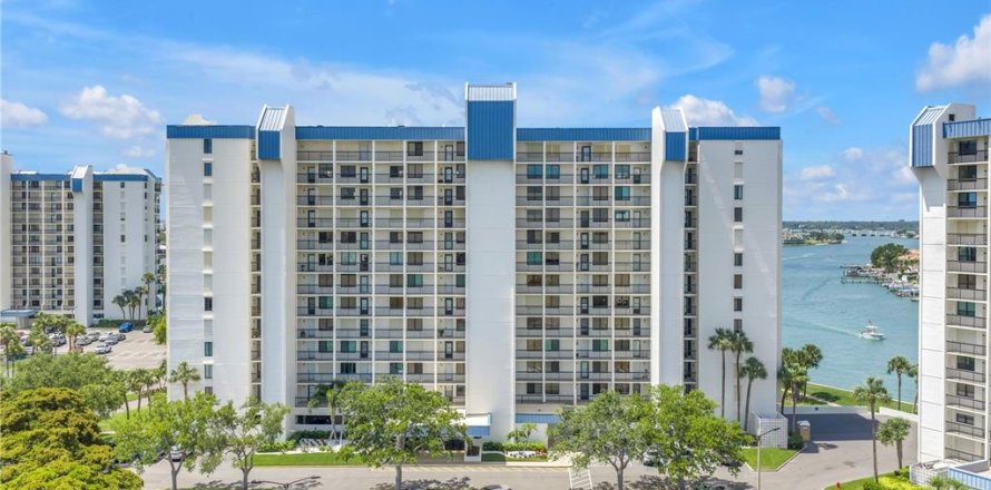 Condominio en Saint Pete Beach, Florida, 2 dormitorios № 2203490