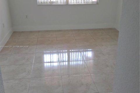 Condominio en alquiler en North Lauderdale, Florida, 2 dormitorios, 107.95 m2 № 2007708 - foto 30