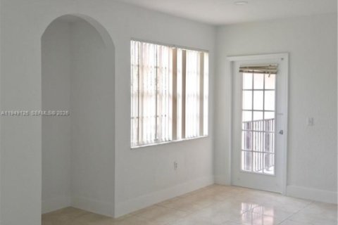 Condominio en alquiler en North Lauderdale, Florida, 2 dormitorios, 107.95 m2 № 2007708 - foto 4
