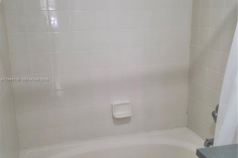 Condominio en alquiler en North Lauderdale, Florida, 2 dormitorios, 107.95 m2 № 2007708 - foto 27