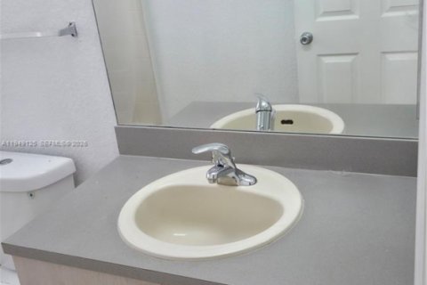 Condominio en alquiler en North Lauderdale, Florida, 2 dormitorios, 107.95 m2 № 2007708 - foto 10