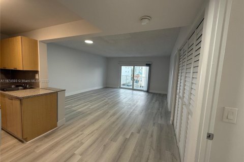 Снять в аренду виллу или дом в Норт-Майами-Бич, Флорида 1 спальня, 69.68м2, № 1925604 - фото 4