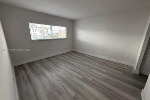 Снять в аренду виллу или дом в Норт-Майами-Бич, Флорида 1 спальня, 69.68м2, № 1925604 - фото 7