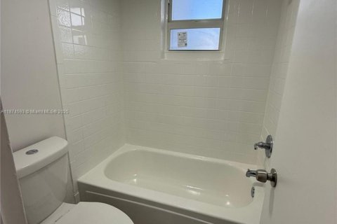 Снять в аренду виллу или дом в Норт-Майами-Бич, Флорида 1 спальня, 69.68м2, № 1925604 - фото 9