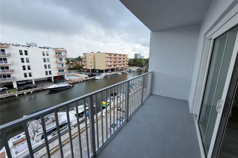 Снять в аренду виллу или дом в Норт-Майами-Бич, Флорида 1 спальня, 69.68м2, № 1925604 - фото 3