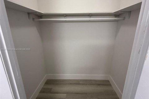 Снять в аренду виллу или дом в Норт-Майами-Бич, Флорида 1 спальня, 69.68м2, № 1925604 - фото 8