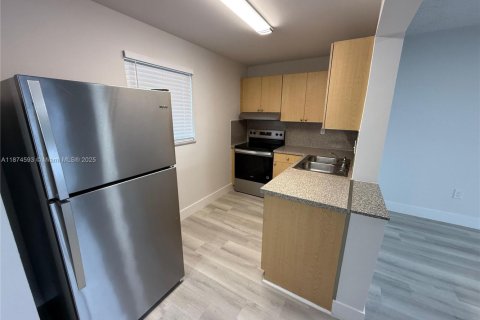 Снять в аренду виллу или дом в Норт-Майами-Бич, Флорида 1 спальня, 69.68м2, № 1925604 - фото 5