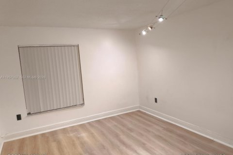 Купить кондоминиум в Дорал, Флорида 1 спальня, 75.25м2, № 2011487 - фото 2