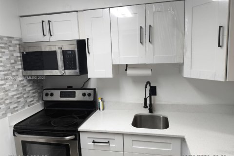 Кондоминиум с 1 спальней в Дорал, Флорида № 2011487