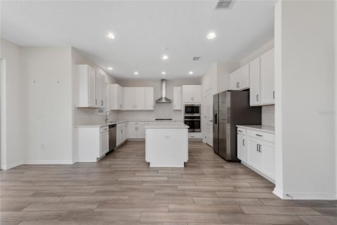 House in Winter Garden, Florida 4 bedrooms, 248.33 sq.m. № 2433511 - photo 16