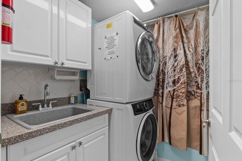 Condo in New Smyrna Beach, Florida, 3 bedrooms  № 1641075 - photo 24