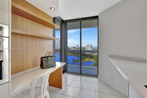 Condo in Aventura, Florida, 2 bedrooms in LANDMARK  № 1713217 - photo 14