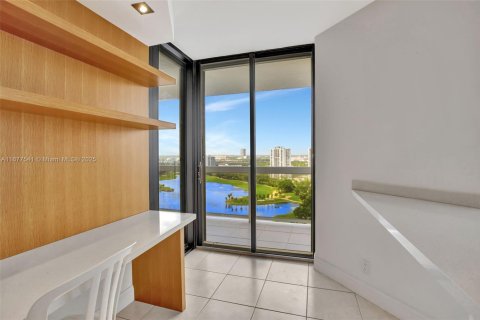 Condo in Aventura, Florida, 2 bedrooms in LANDMARK  № 1713217 - photo 13