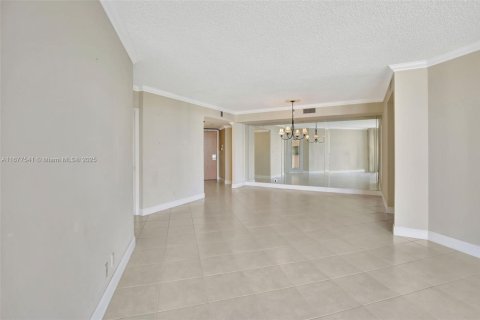 Condo in Aventura, Florida, 2 bedrooms in LANDMARK  № 1713217 - photo 27
