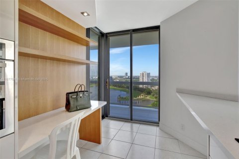 Condo in Aventura, Florida, 2 bedrooms in LANDMARK  № 1713217 - photo 12