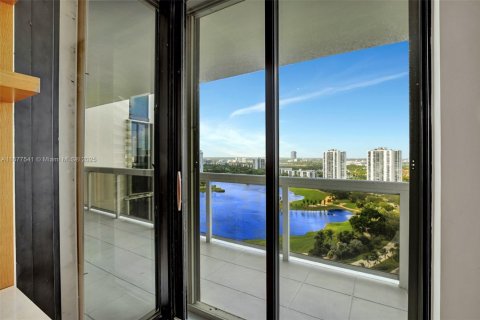 Condo in Aventura, Florida, 2 bedrooms in LANDMARK  № 1713217 - photo 15