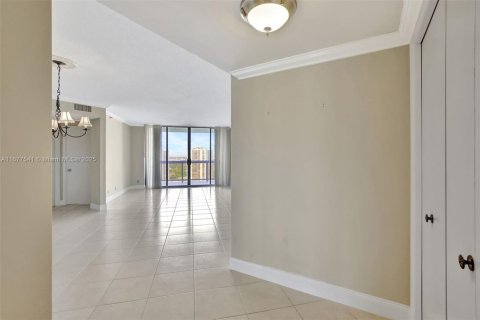 Condo in Aventura, Florida, 2 bedrooms in LANDMARK  № 1713217 - photo 16