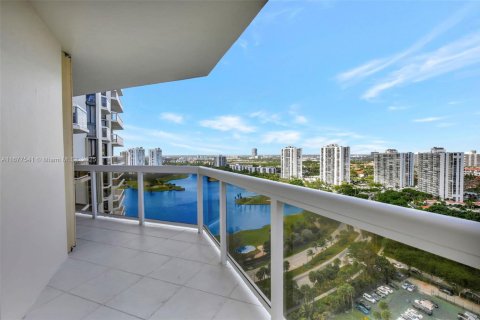 Condo in Aventura, Florida, 2 bedrooms in LANDMARK  № 1713217 - photo 28