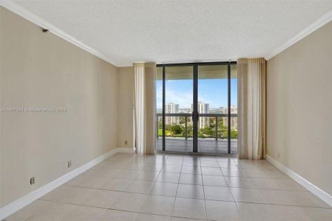 Condo in Aventura, Florida, 2 bedrooms in LANDMARK  № 1713217 - photo 25