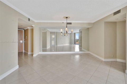 Condo in Aventura, Florida, 2 bedrooms in LANDMARK  № 1713217 - photo 23