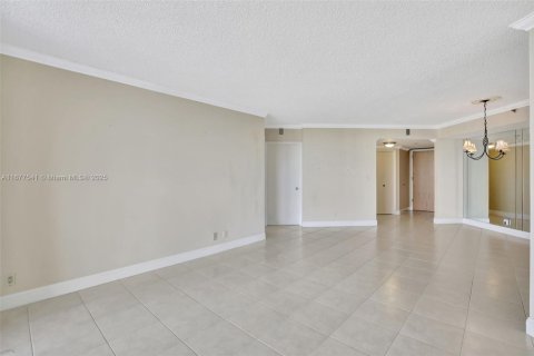 Condo in Aventura, Florida, 2 bedrooms in LANDMARK  № 1713217 - photo 26