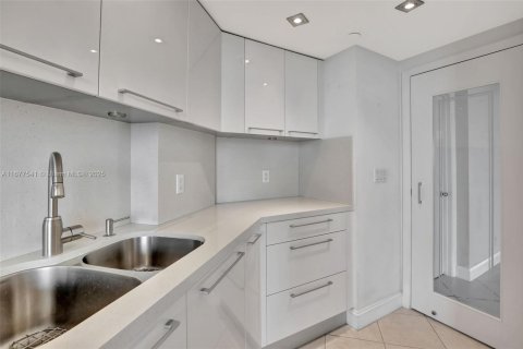 Condo in Aventura, Florida, 2 bedrooms in LANDMARK  № 1713217 - photo 11