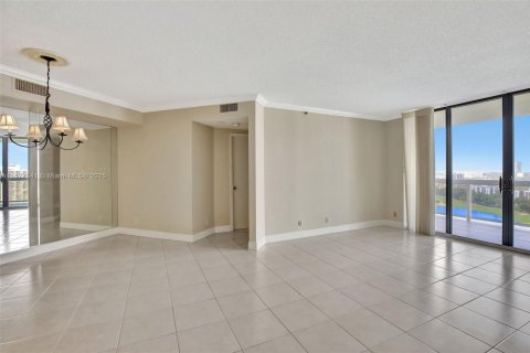 Condo in Aventura, Florida, 2 bedrooms in LANDMARK  № 1713217 - photo 24