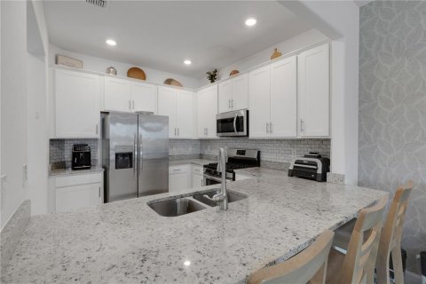 Townhouse in Bradenton, Florida 3 bedrooms, 178.84 sq.m. № 2230627 - photo 12
