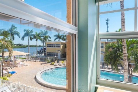 Copropriété à vendre à Indian Shores, Floride: 1 chambre, 68.28 m2 № 2416630 - photo 2