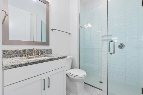 Casa en alquiler en Orlando, Florida, 4 dormitorios, 331.75 m2 № 1901624 - foto 20