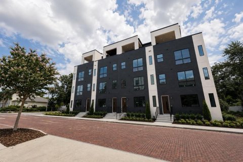 Adosado en venta en Tampa, Florida, 4 dormitorios, 272.02 m2 № 2330267 - foto 2