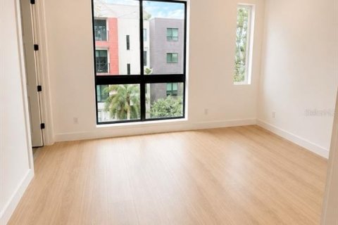 Adosado en venta en Tampa, Florida, 4 dormitorios, 272.02 m2 № 2330267 - foto 11